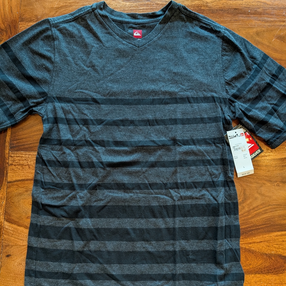 Quiksilver Black and Gray Short Sleeve Tee